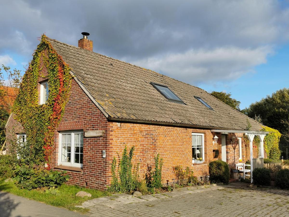 Ferienglueck An Der Nordsee Buche Deine Erdgeschoss-Ferienwohnung Mit Kamin Terrasse Und Eingezaeuntem Garten Fuer Unvergessliche Auszeiten Altfunnixsiel Екстер'єр фото